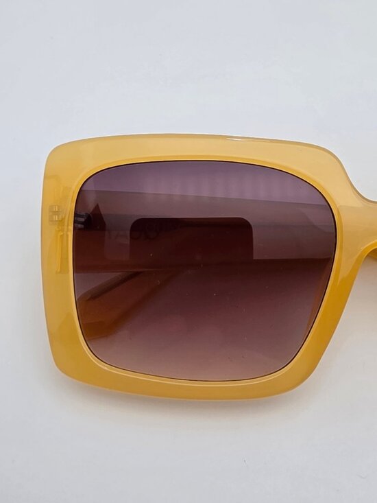 Quay Australia x Paris Hilton Total Vibe Tan Frame Brown Lens Sunglasses 54mm main image 4